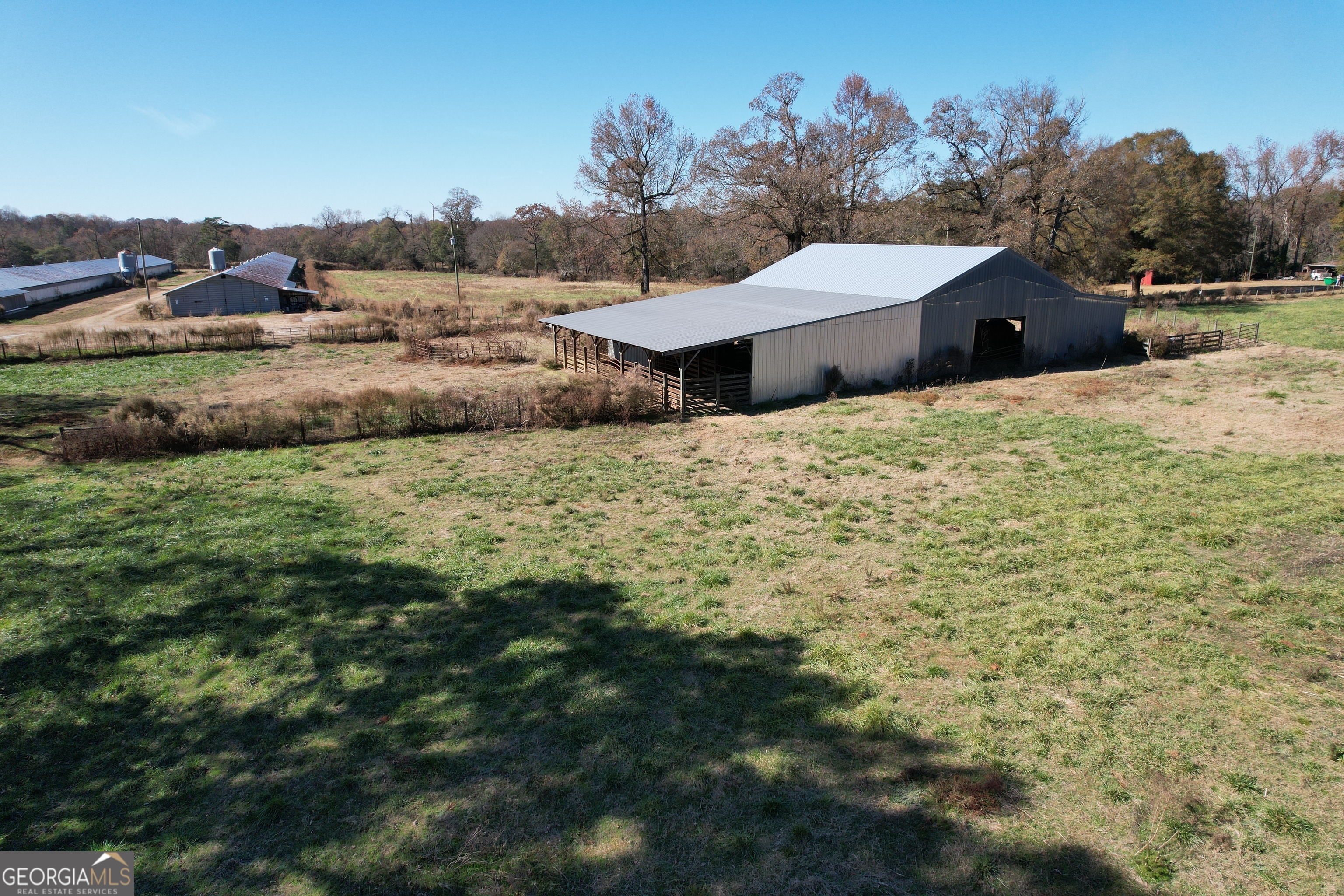 20118 Highway 441 Commerce, GA 30529 - Photo 9 of 10 a front view of a house with a yard