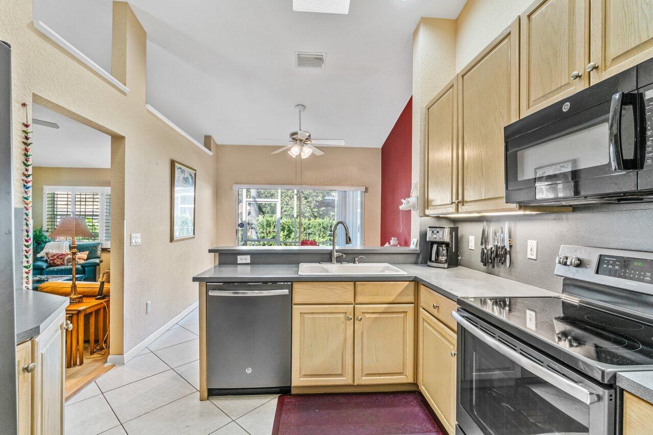 17305 Boca Club Boulevard, Unit 3 Boca Raton, FL 33487 - Photo 13 of 32 Kitchen 2