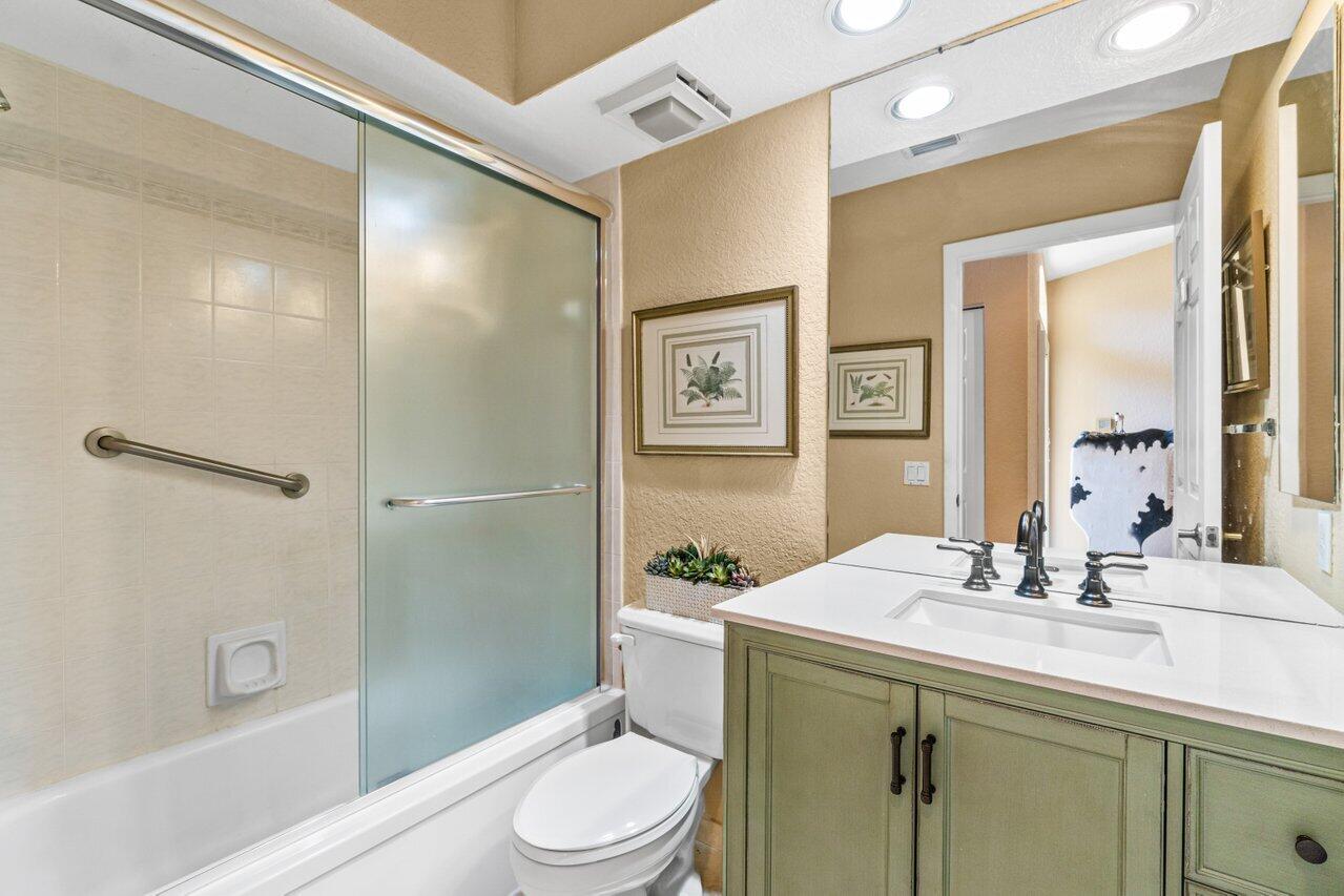 17305 Boca Club Boulevard, Unit 3 Boca Raton, FL 33487 - Photo 5 of 32 Guest Bathroom