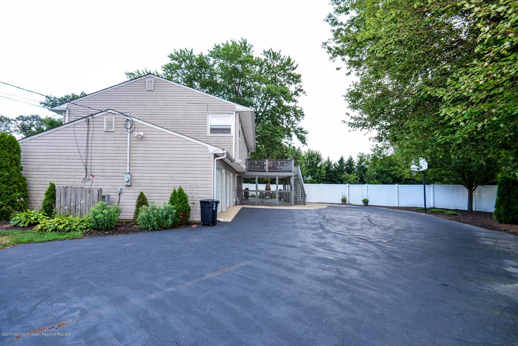 81 Salem Hill Road Howell, NJ 07731 - Photo 38 of 43 Oversized Driveway