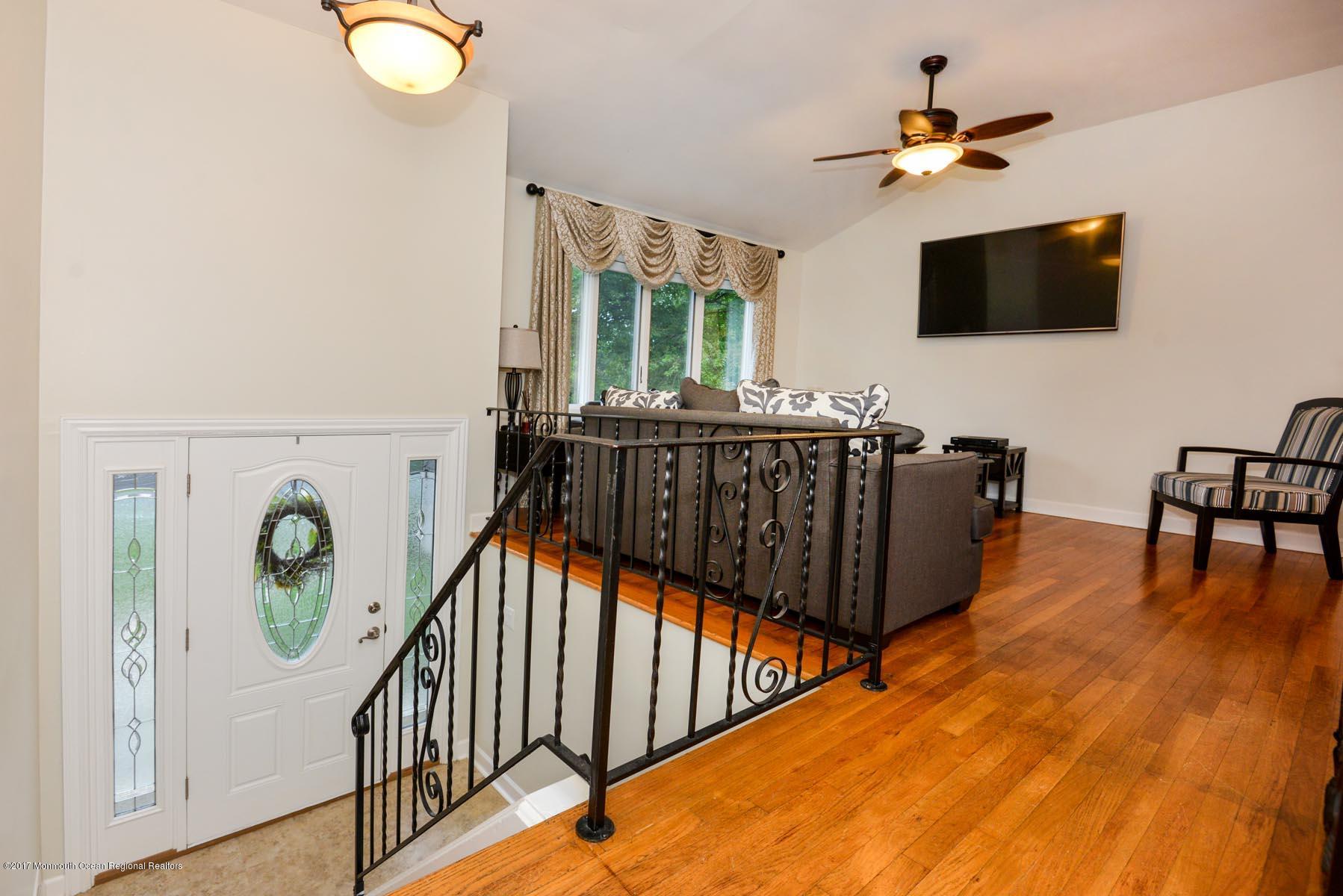 81 Salem Hill Road Howell, NJ 07731 - Photo 4 of 43 Entry