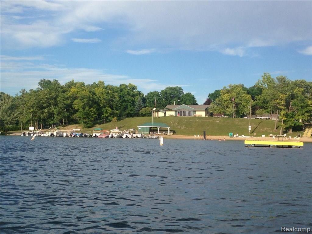 676 North Conklin Road Lake Orion, MI 48362 - Photo 38 of 39 Only 5 minutes away. Homeowners with a membership can enjoy many activities at Bunny Run CC