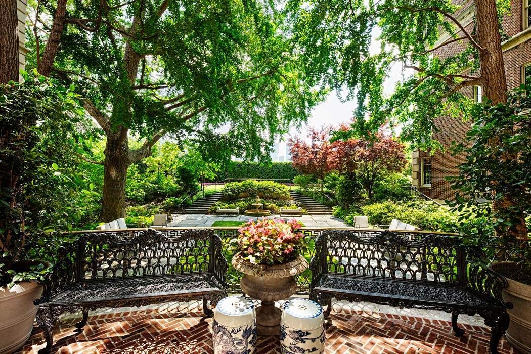 1 Sutton Place South, Unit 7C Manhattan, NY 10022 - Photo 14 of 16 a view of a backyard with sitting area