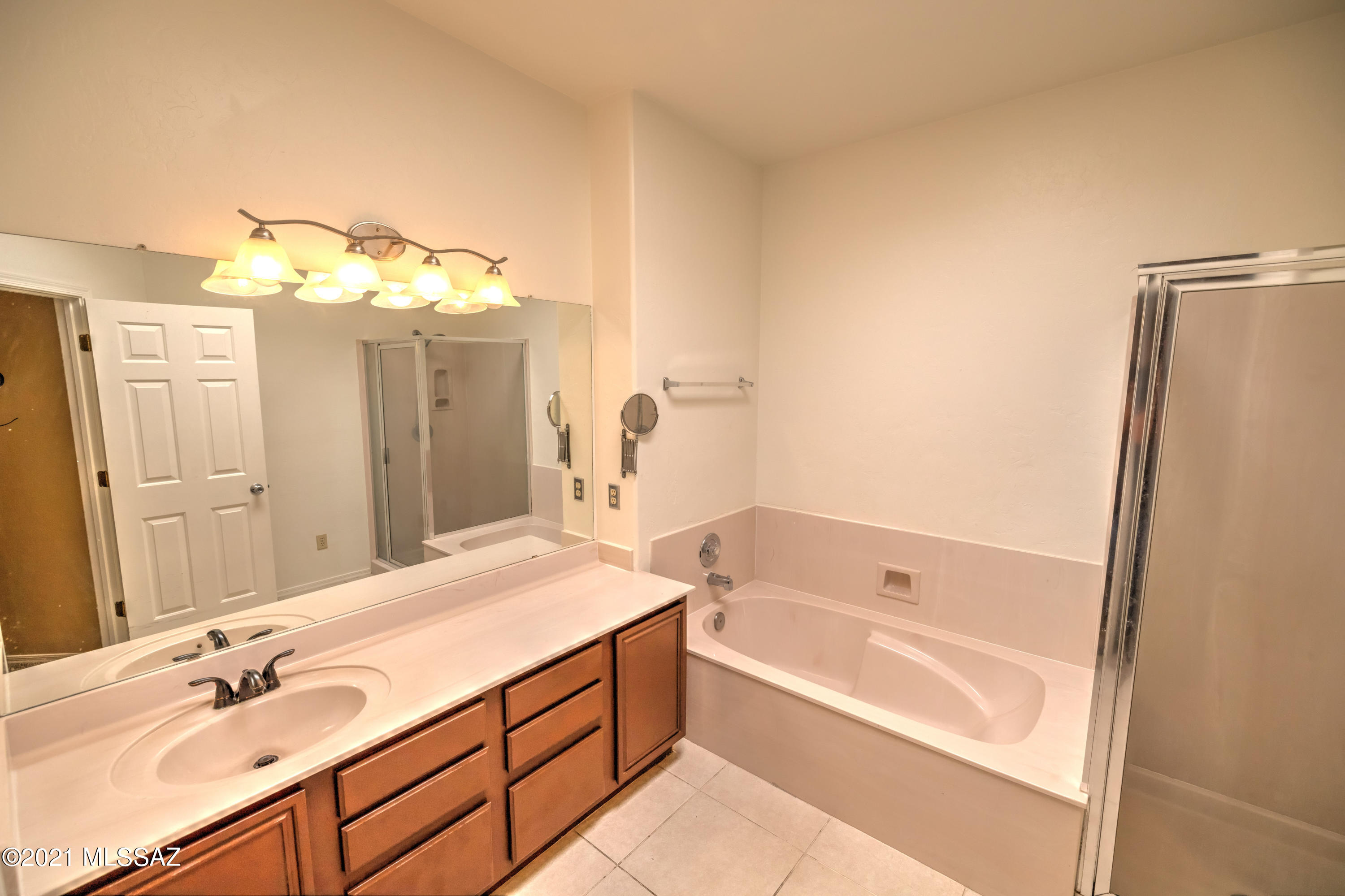 10196 North Inverrary Place Oro Valley, AZ 85737 - Photo 23 of 38