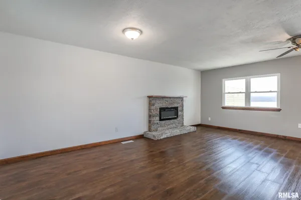 $265,000 | 17308 North Ivy Lane, Chillicothe, IL 61523