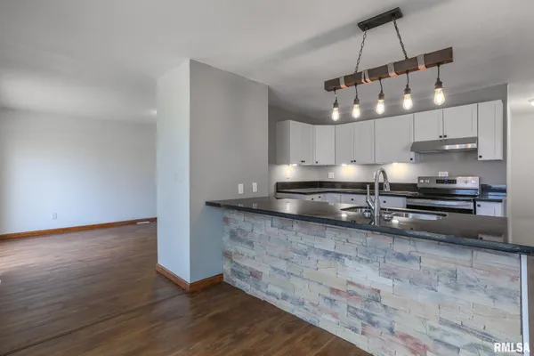 $265,000 | 17308 North Ivy Lane, Chillicothe, IL 61523