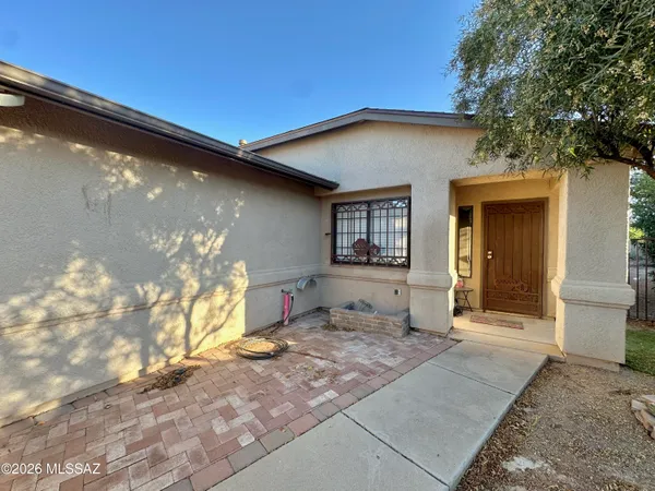 $299,900 | 1679 West Sauvignon Drive, Tucson, AZ 85746