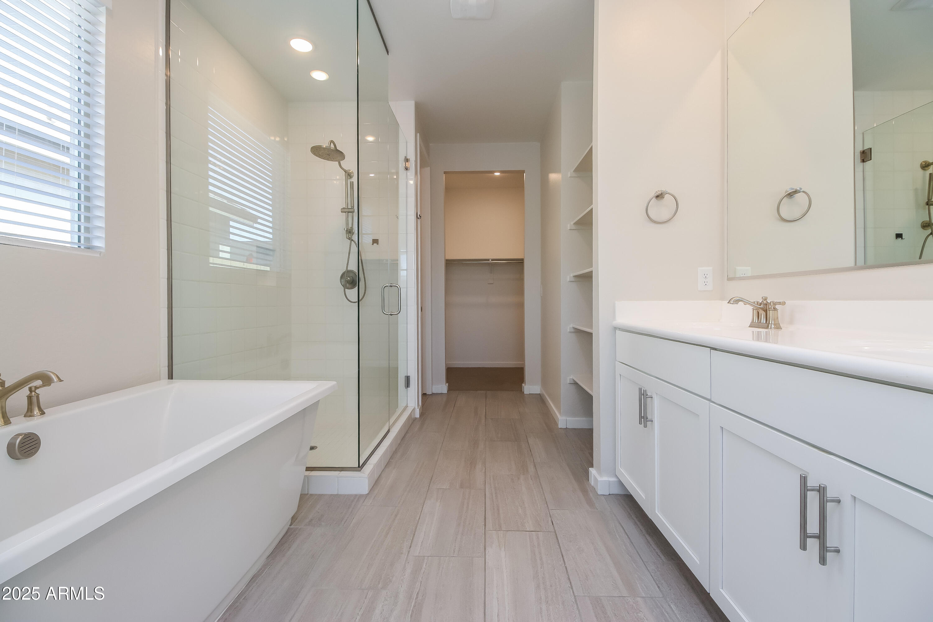 22463 Rosa Road Queen Creek, AZ 85142 - Photo 14 of 26 014-photo-main-bathroom-14383352