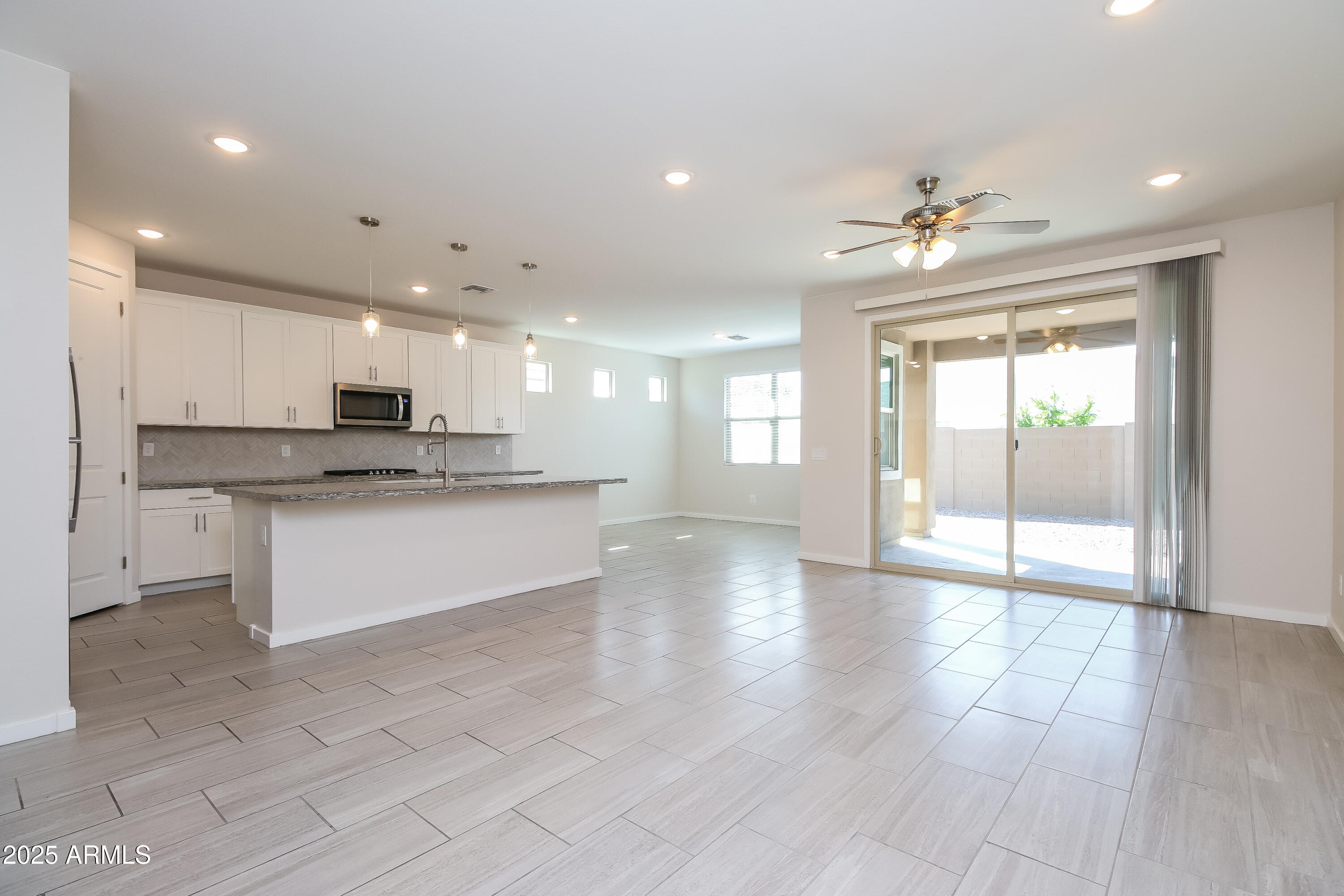 22463 Rosa Road Queen Creek, AZ 85142 - Photo 4 of 26 004-photo-living-room-14383366