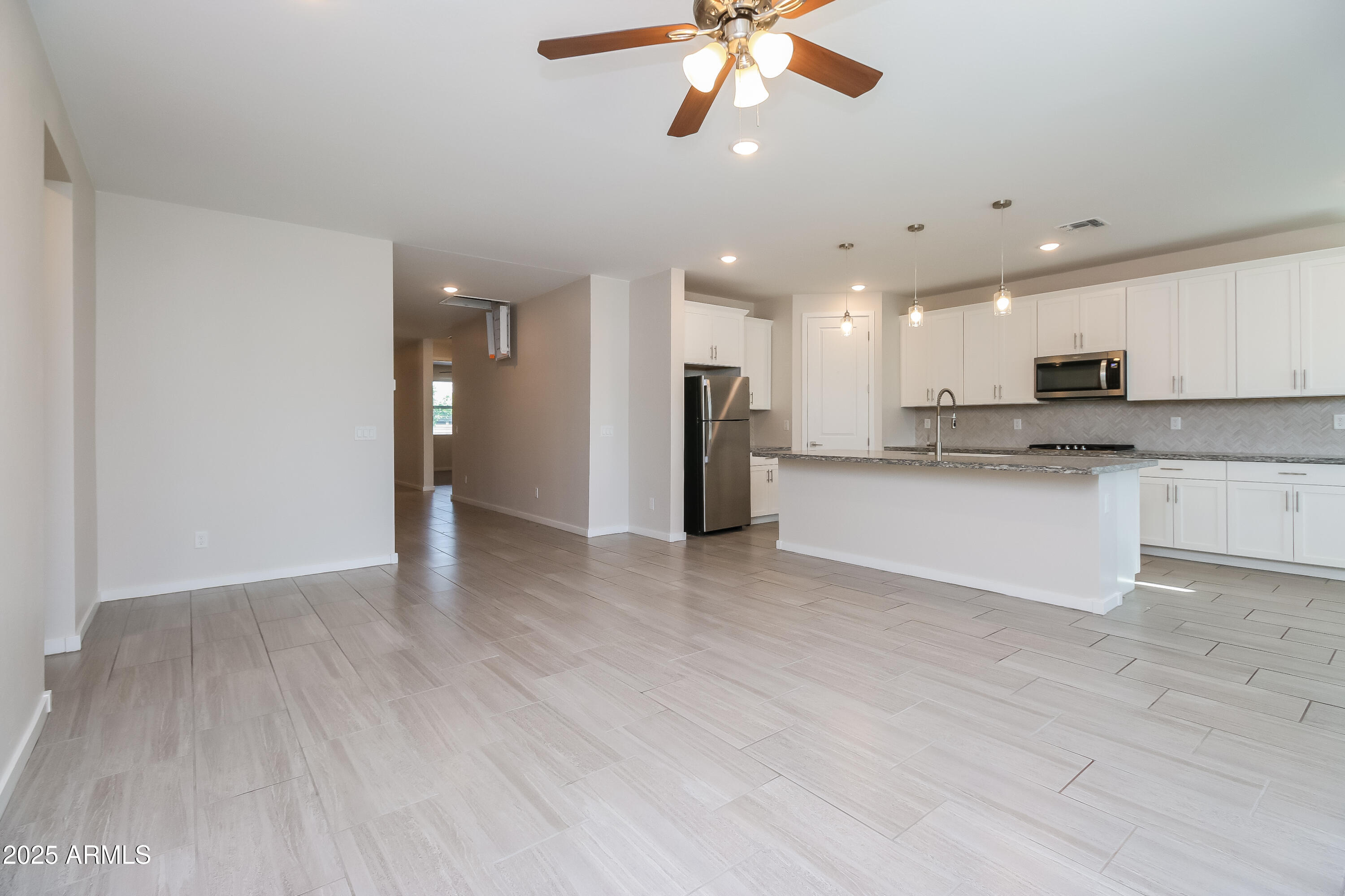 22463 Rosa Road Queen Creek, AZ 85142 - Photo 5 of 26 005-photo-living-room-14383367