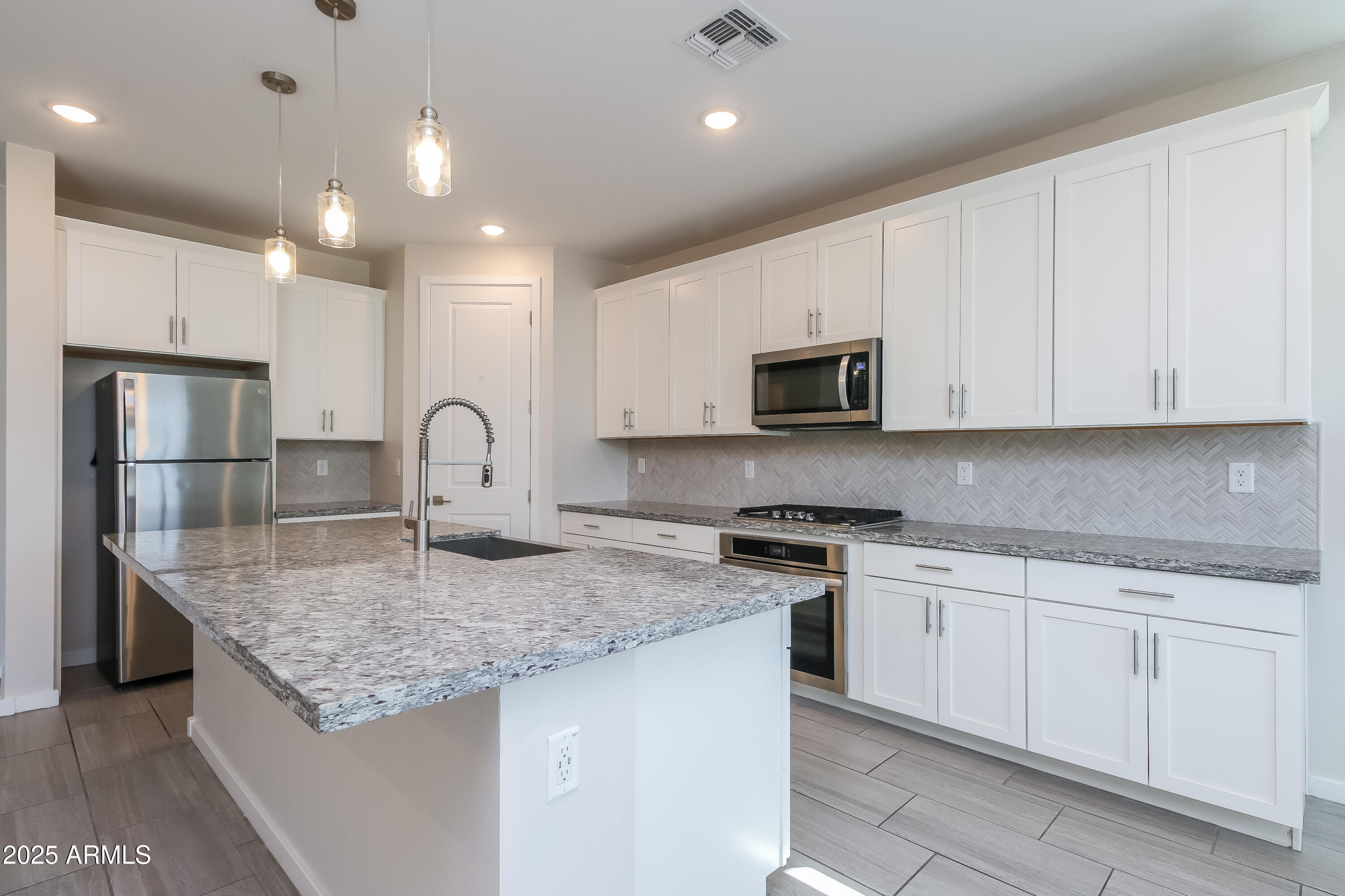 22463 Rosa Road Queen Creek, AZ 85142 - Photo 7 of 26 007-photo-kitchen-14383344