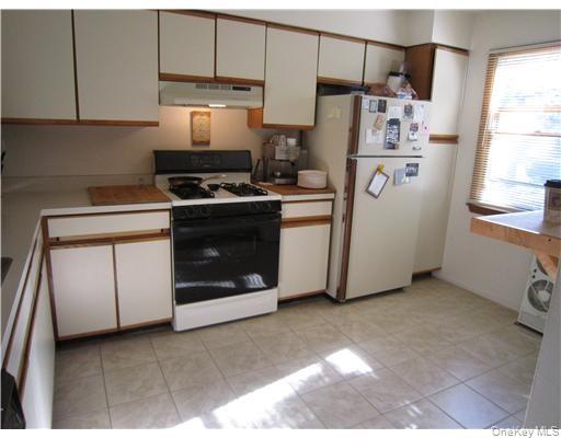 135 West Nyack Road, Unit 51 Nanuet, NY 10954 - Photo 6 of 16 Lots of natural sunlight