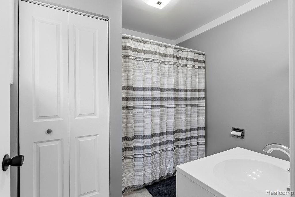 6256 Turner Road Flushing, MI 48433 - Photo 18 of 41