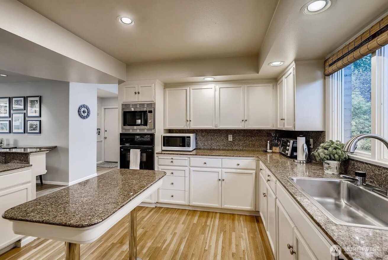 8581 Hunts Point Lane Hunts Point, WA 98004 - Photo 26 of 40 Gallery Image 26