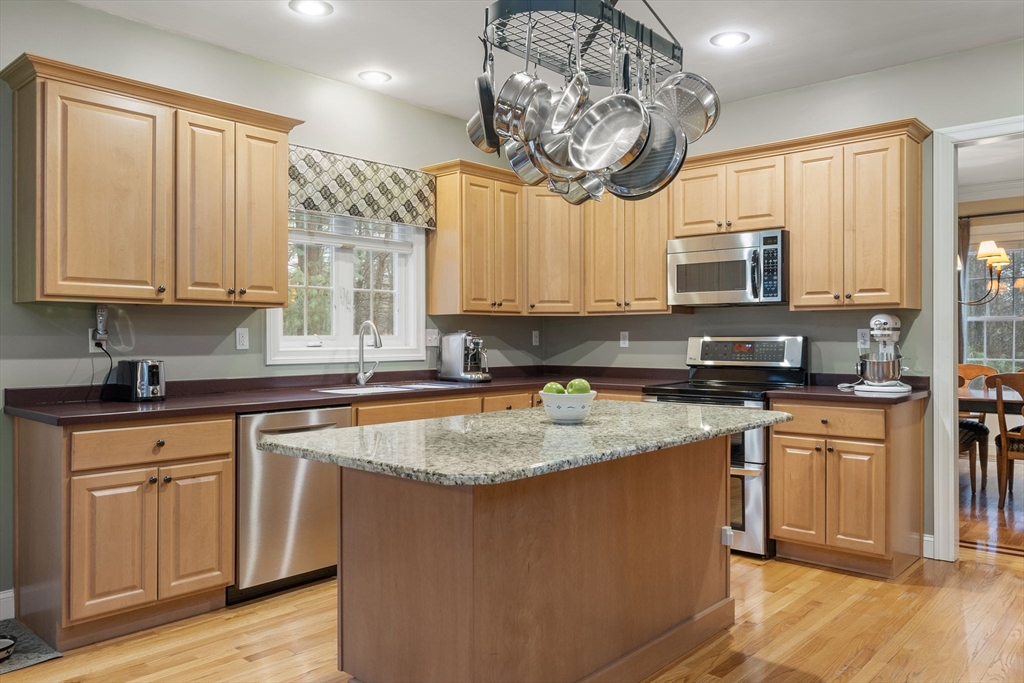 9 Danforth Lane Bolton, MA 01740 - Photo 11 of 42