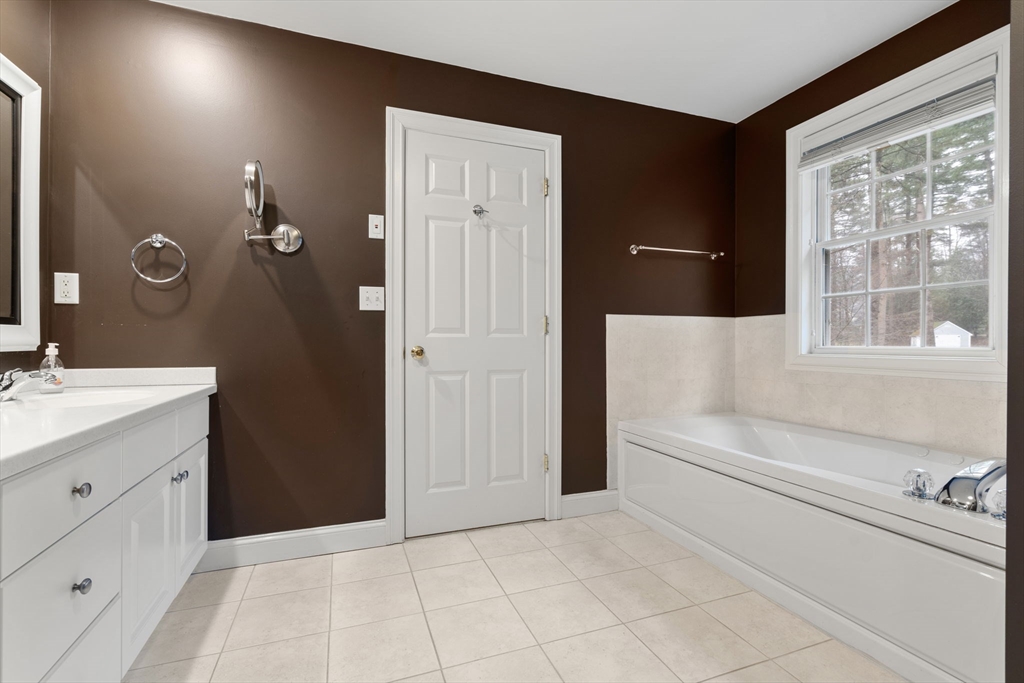 9 Danforth Lane Bolton, MA 01740 - Photo 23 of 42