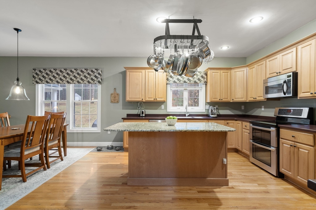 9 Danforth Lane Bolton, MA 01740 - Photo 10 of 42