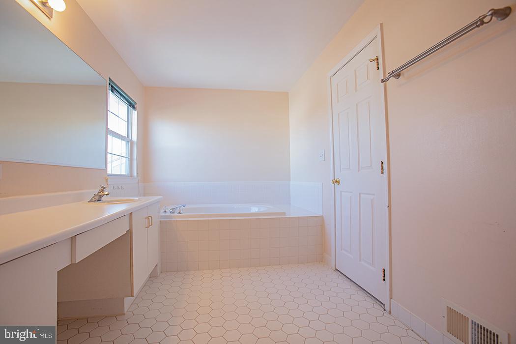 10 Manley Road Pennington, NJ 08534 - Photo 20 of 26