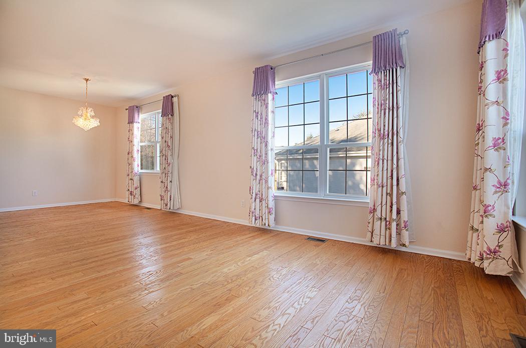 10 Manley Road Pennington, NJ 08534 - Photo 4 of 26