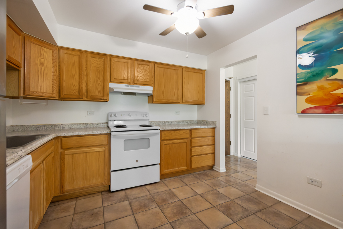 2214 South Goebbert Road, Unit 178 Arlington Heights, IL 60005 - Photo 13 of 25