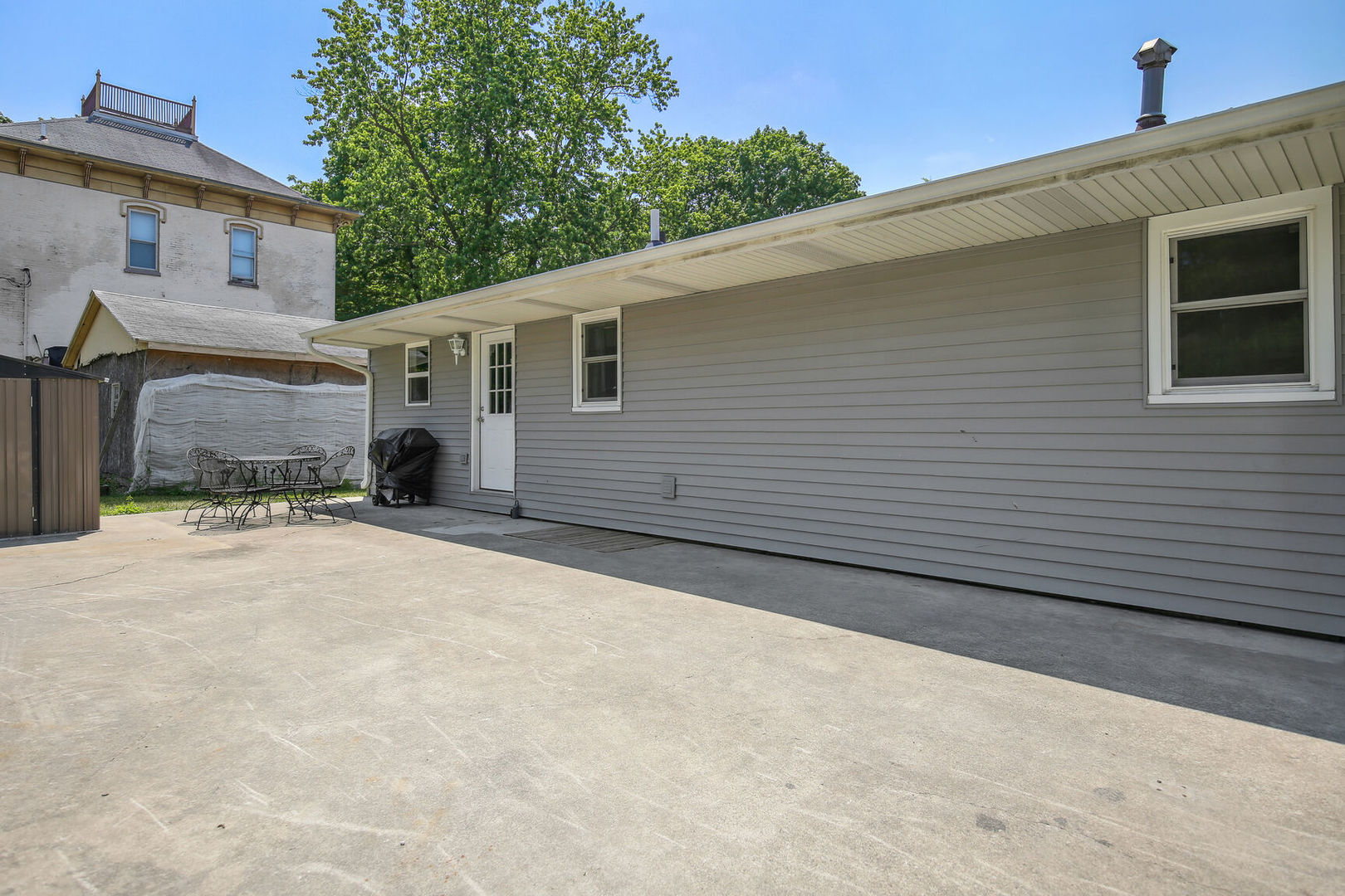 119 South Maple Street Paxton, IL 60957 - Photo 18 of 22 a backyard of a house