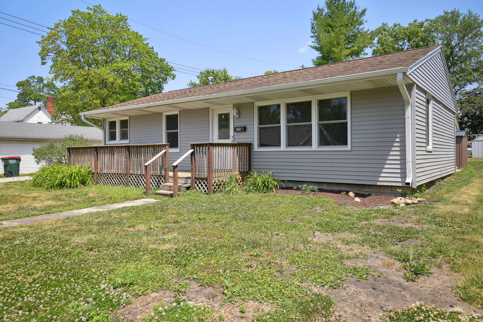 119 South Maple Street Paxton, IL 60957 - Photo 2 of 22 a front view of a house with garden