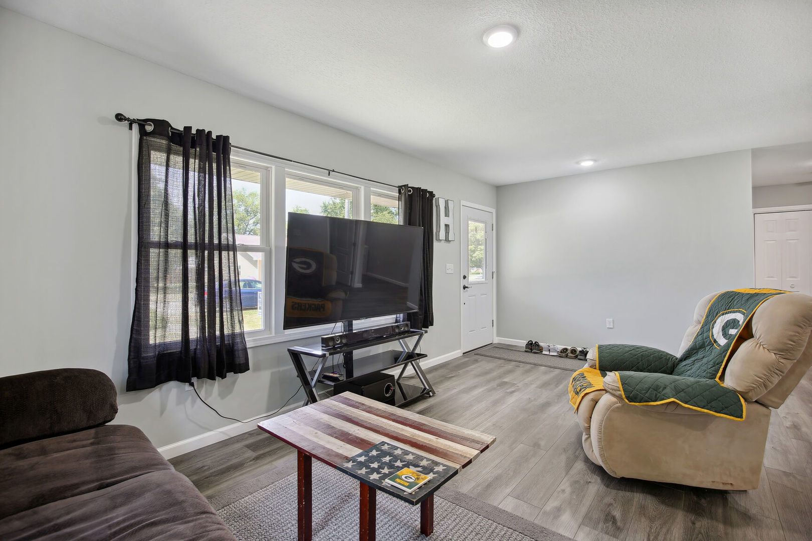 119 South Maple Street Paxton, IL 60957 - Photo 6 of 22 a living room with furniture and a flat screen tv