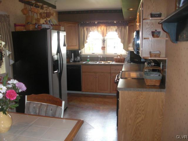 124 Chestnut Street Coplay, PA 18037 - Photo 5 of 16 Gallery Image 5