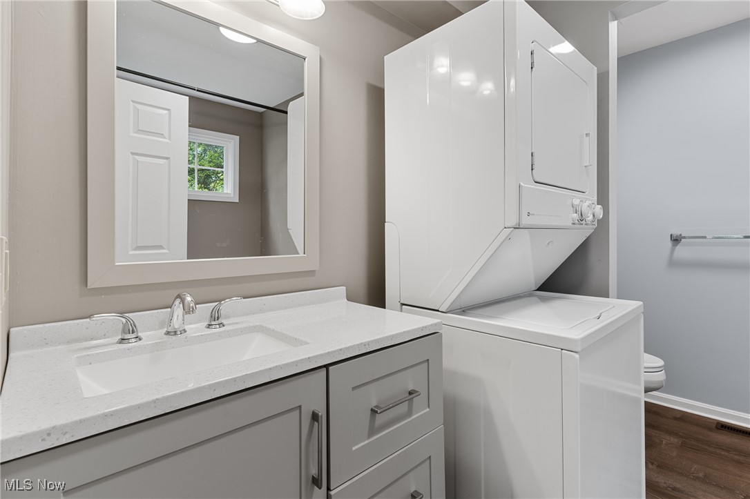 33395 Pettibone Road Solon, OH 44139 - Photo 25 of 46 Inlaw suite full bathroom with laundry
