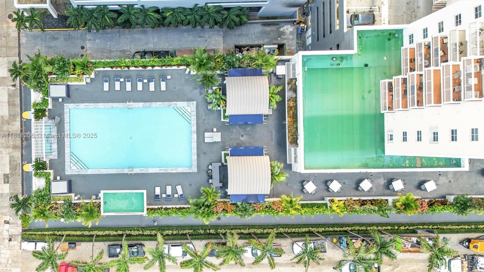 185 Southeast 14th Terrace, Unit 1709 Miami, FL 33131 - Photo 17 of 31 a sign on the side of a building