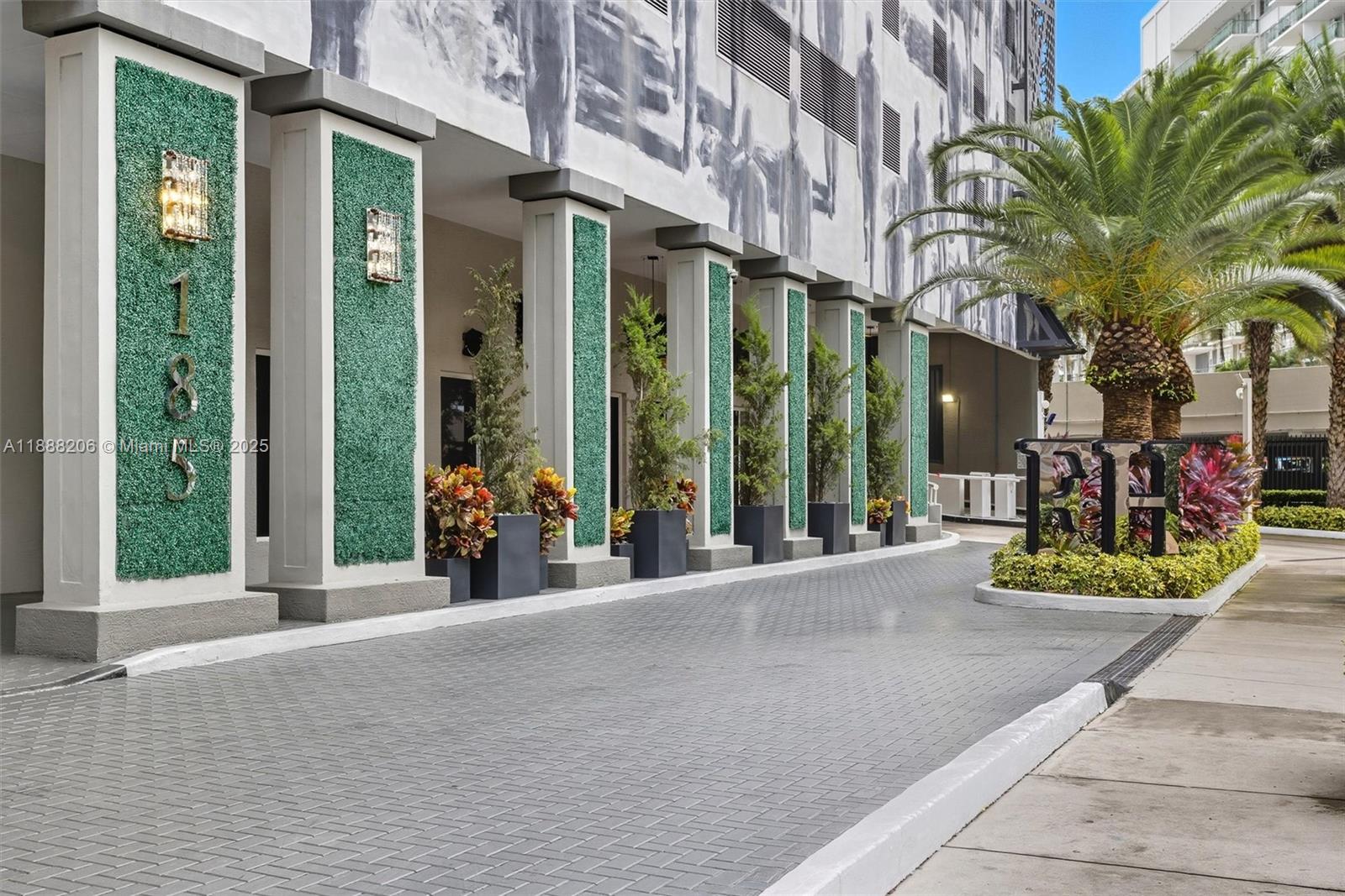 185 Southeast 14th Terrace, Unit 1709 Miami, FL 33131 - Photo 28 of 31 a view of a building with sitting area