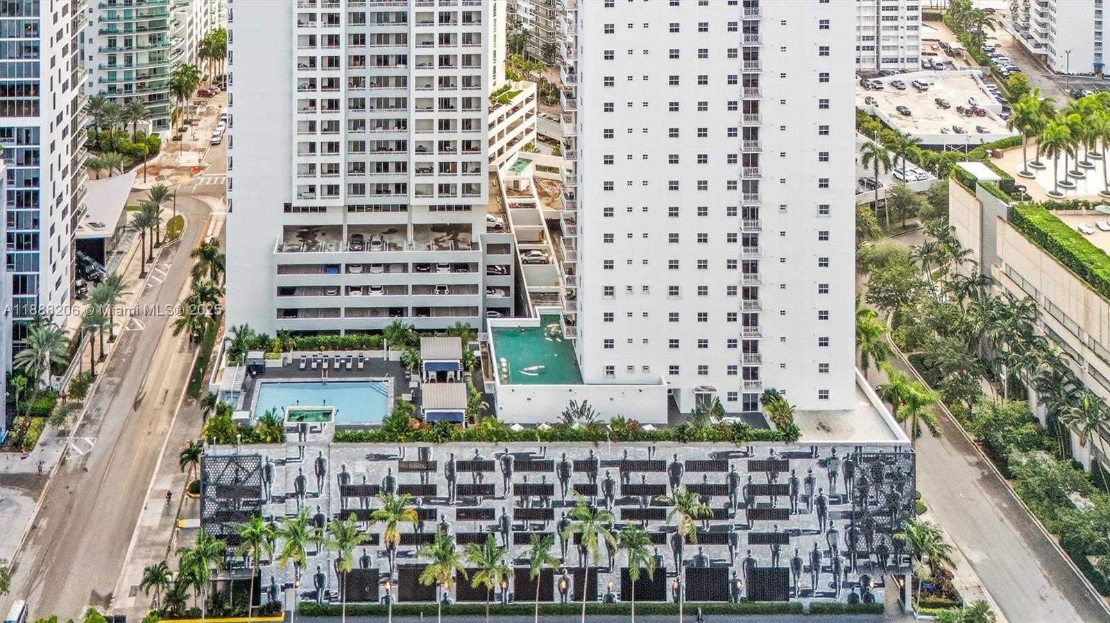 185 Southeast 14th Terrace, Unit 1709 Miami, FL 33131 - Photo 29 of 31 a front view of a building with a street