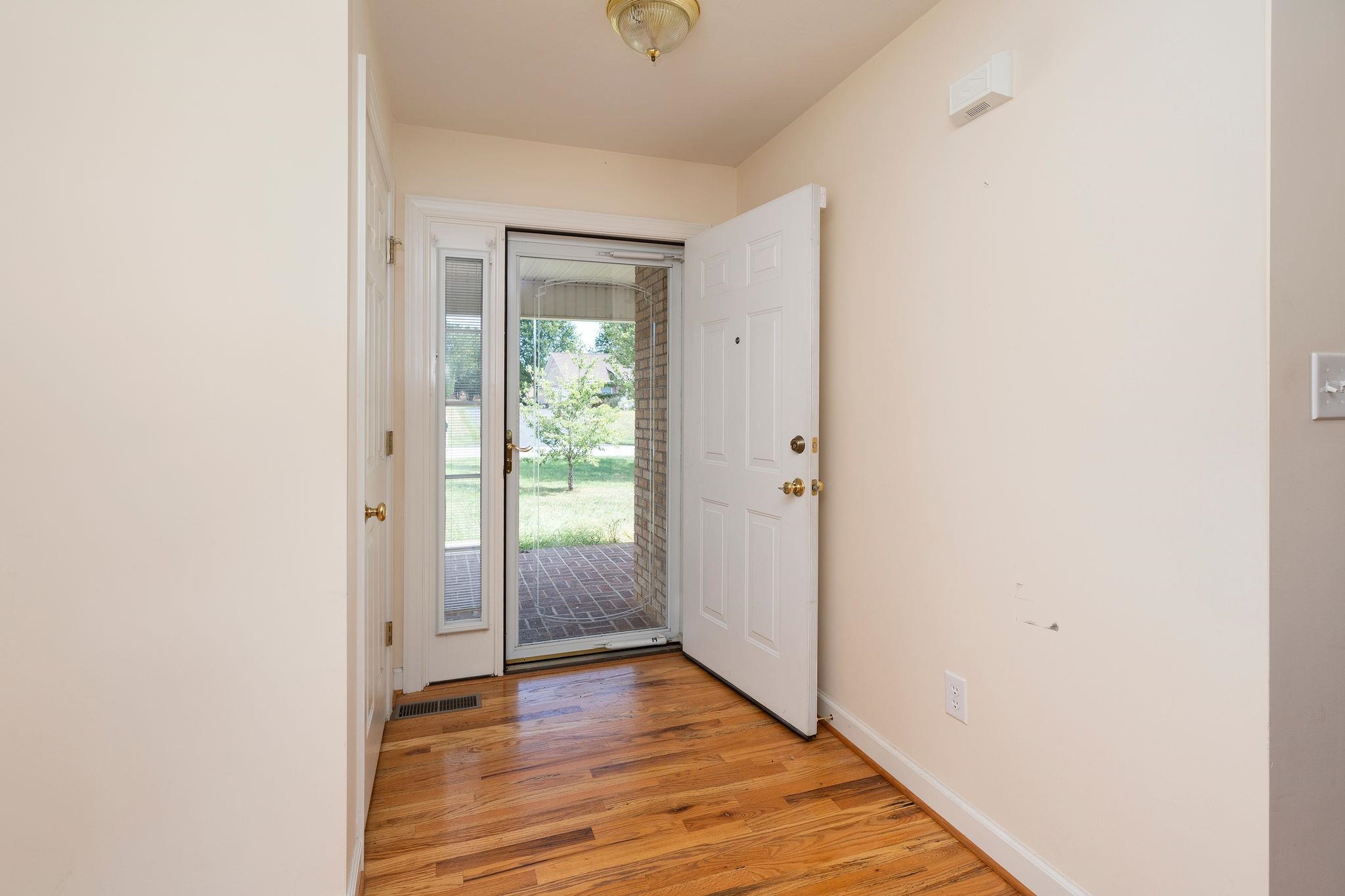 97 Gloucester Road Stuarts Draft, VA 24477 - Photo 12 of 67 Come on in!