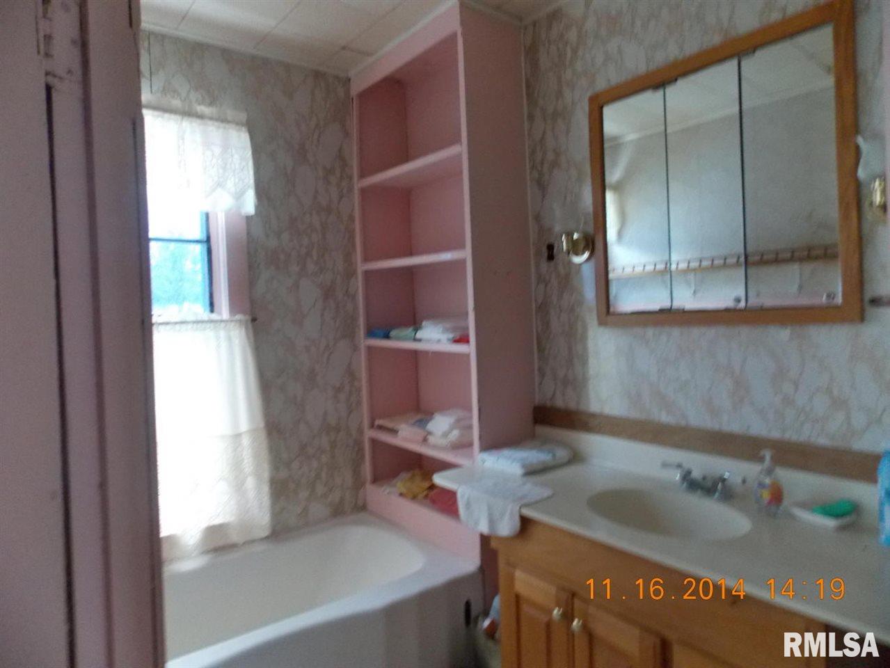 704 Hacker Street Buffalo, IA 52728 - Photo 3 of 10 Gallery Image 3