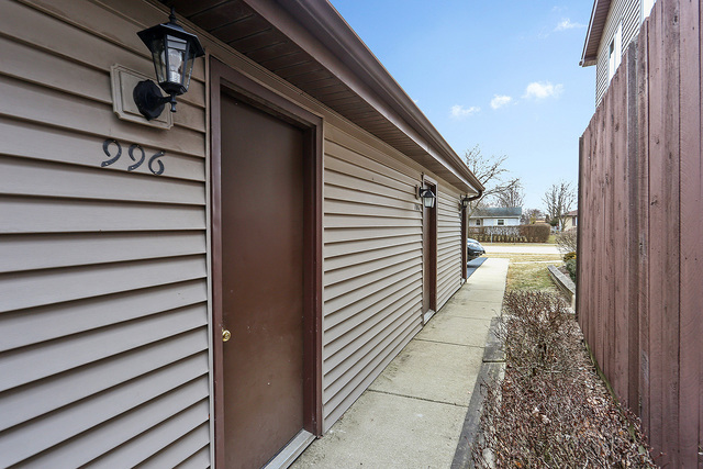 996 Schoolgate Road, Unit 4 New Lenox, IL 60451 - Photo 14 of 15 a view of a back yard of the house