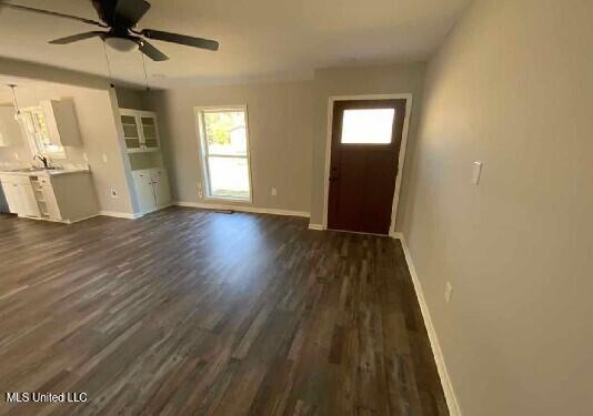 737 Cox Avenue Holly Springs, MS 38635 - Photo 8 of 11 Living room