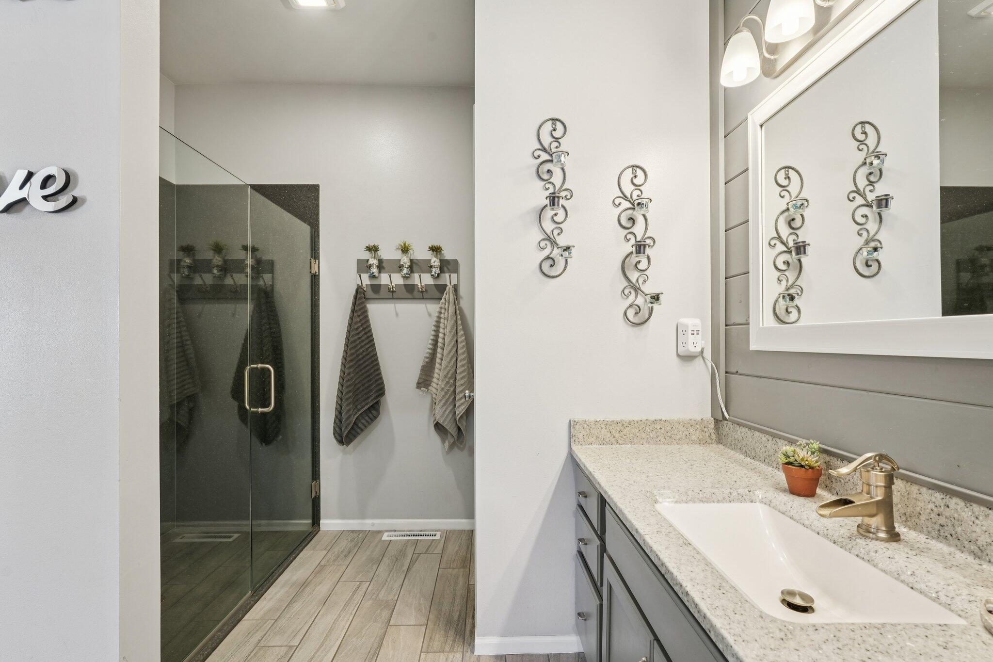 N8333 Whippoorwill Road Ixonia, WI 53036 - Photo 5 of 20 Primary Bathroom