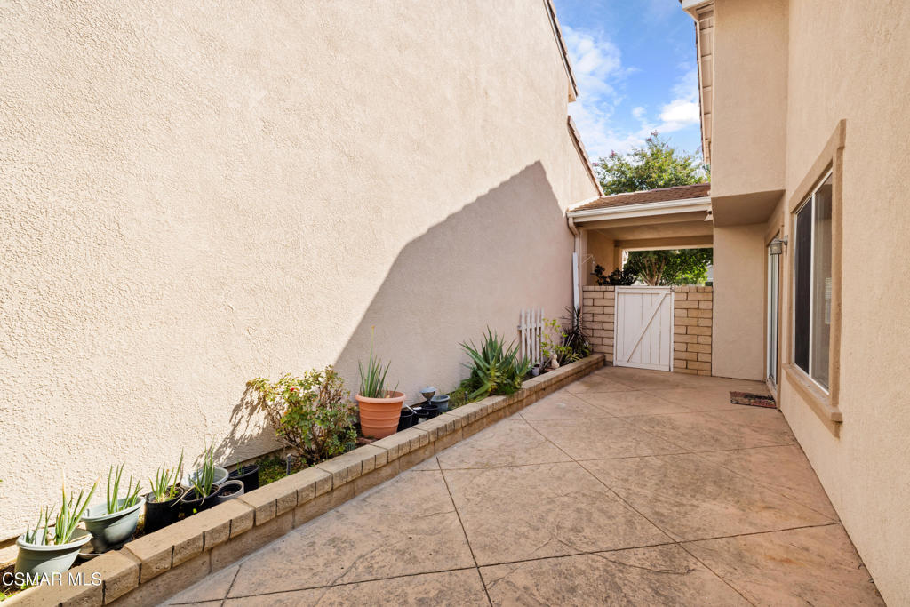5657 Pansy Street Simi Valley, CA 93063 - Photo 26 of 32 a view of a backyard