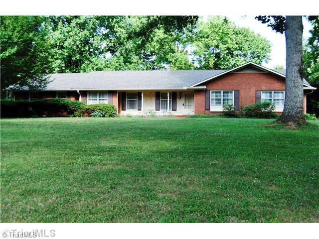 7976 Idols Road Clemmons, NC 27012 - Photo 1 of 14 Exterior Front.