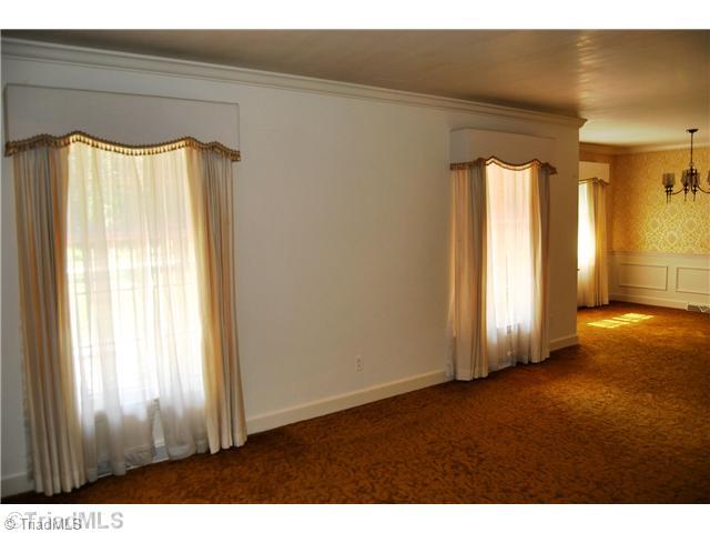 7976 Idols Road Clemmons, NC 27012 - Photo 2 of 14 Living Room.