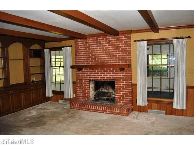 7976 Idols Road Clemmons, NC 27012 - Photo 9 of 14 Den/Family/Great Room.