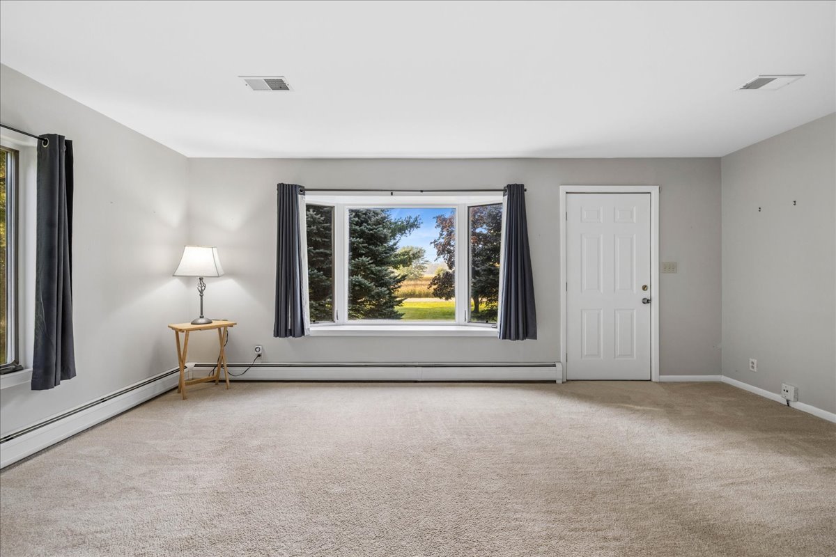 8014 West Hillside Road Crystal Lake, IL 60012 - Photo 10 of 32 Gallery Image 10