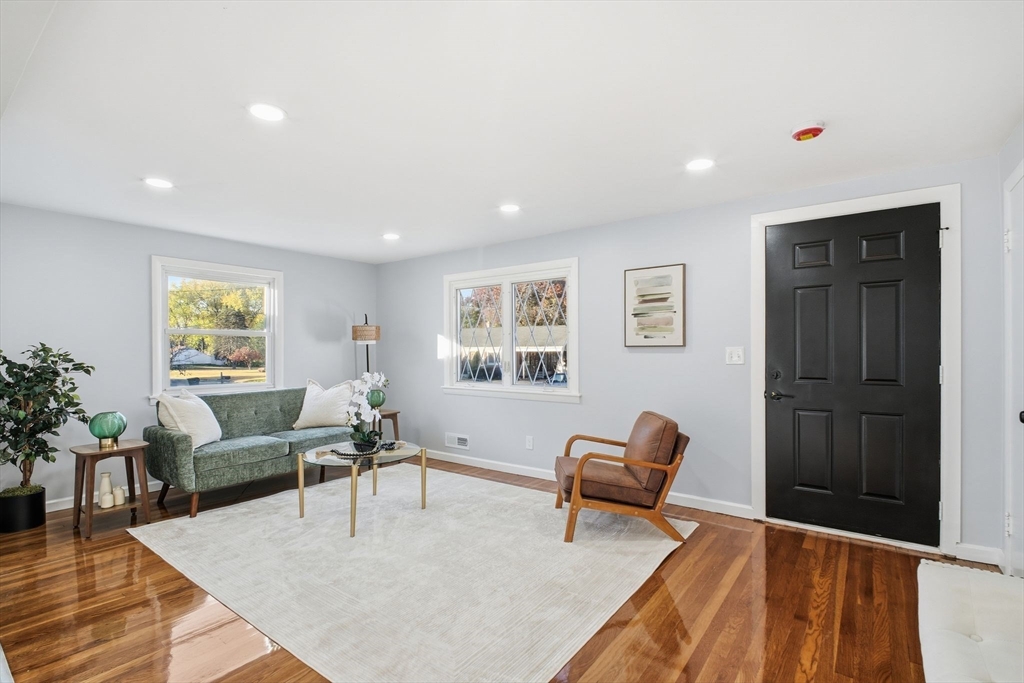 105 Denwall Drive Springfield, MA 01119 - Photo 4 of 29 a living room with furniture and a rug