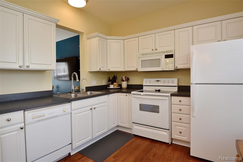2672 Crooks Road, Unit 4 Royal Oak, MI 48073 - Photo 13 of 25