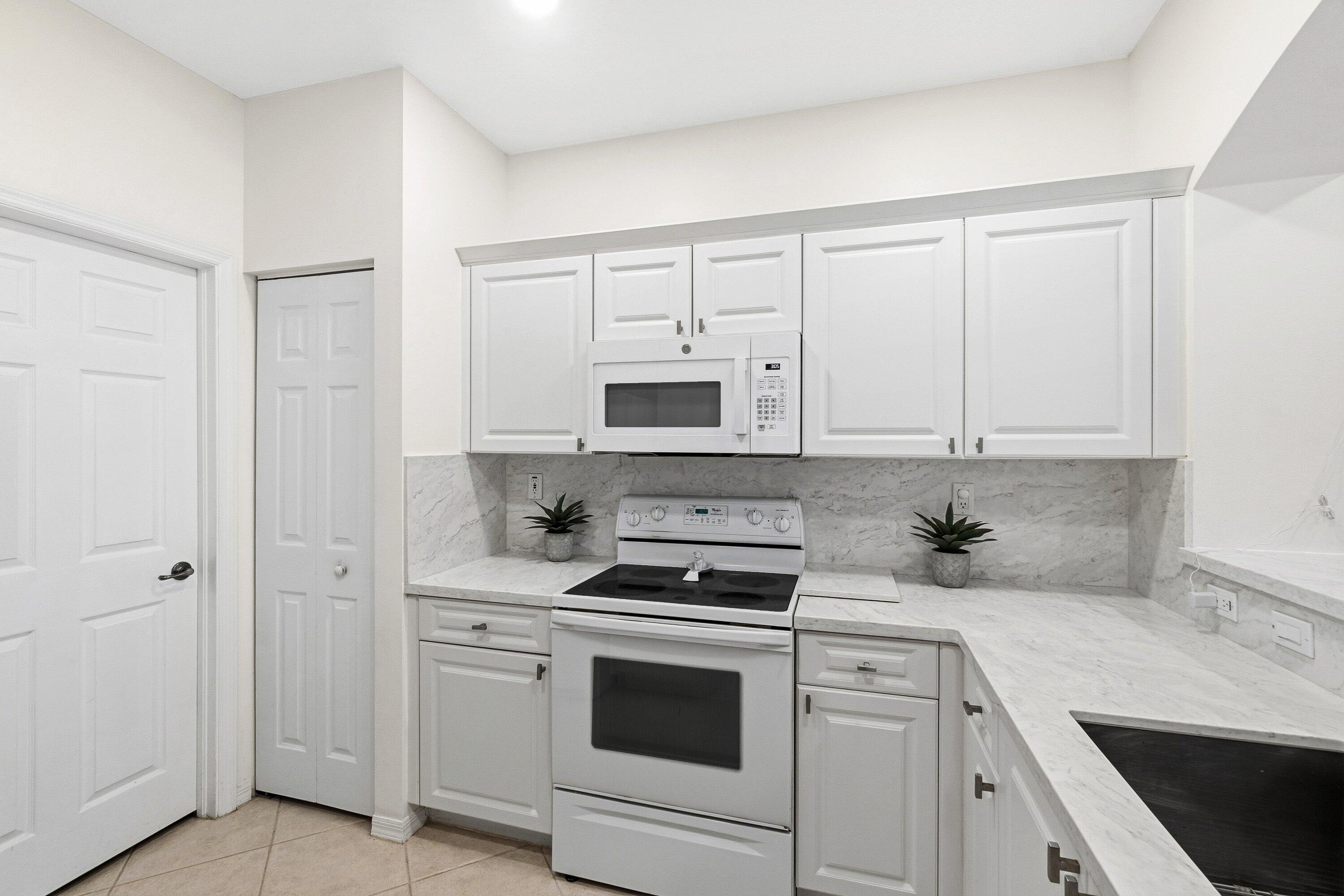139 Coconut Key Lane Delray Beach, FL 33484 - Photo 11 of 42 015-139CoconutKeyLane-DelrayBeach-FL-334