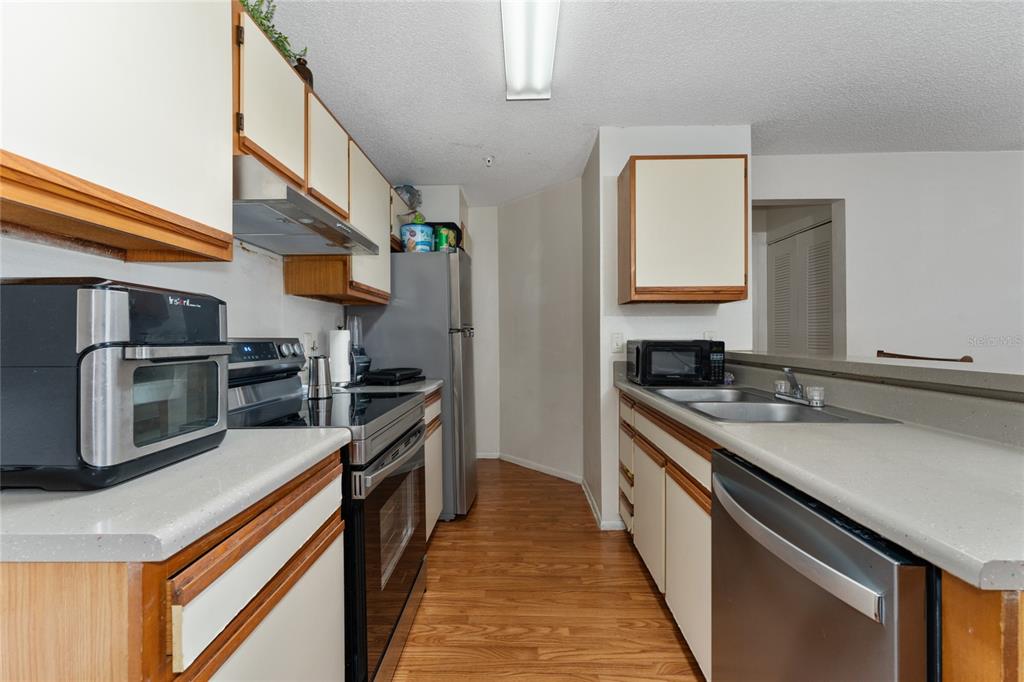627 Dory Lane, Unit 304 Altamonte Springs, FL 32714 - Photo 18 of 28 a kitchen with stainless steel appliances a sink and a stove