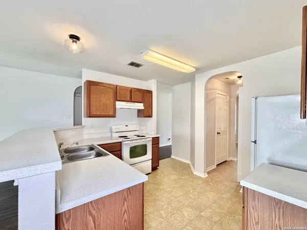 $1,575 | 6926 Opal Cliffs, Converse, TX 78109