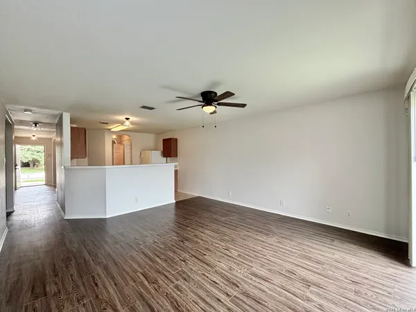 $1,575 | 6926 Opal Cliffs, Converse, TX 78109