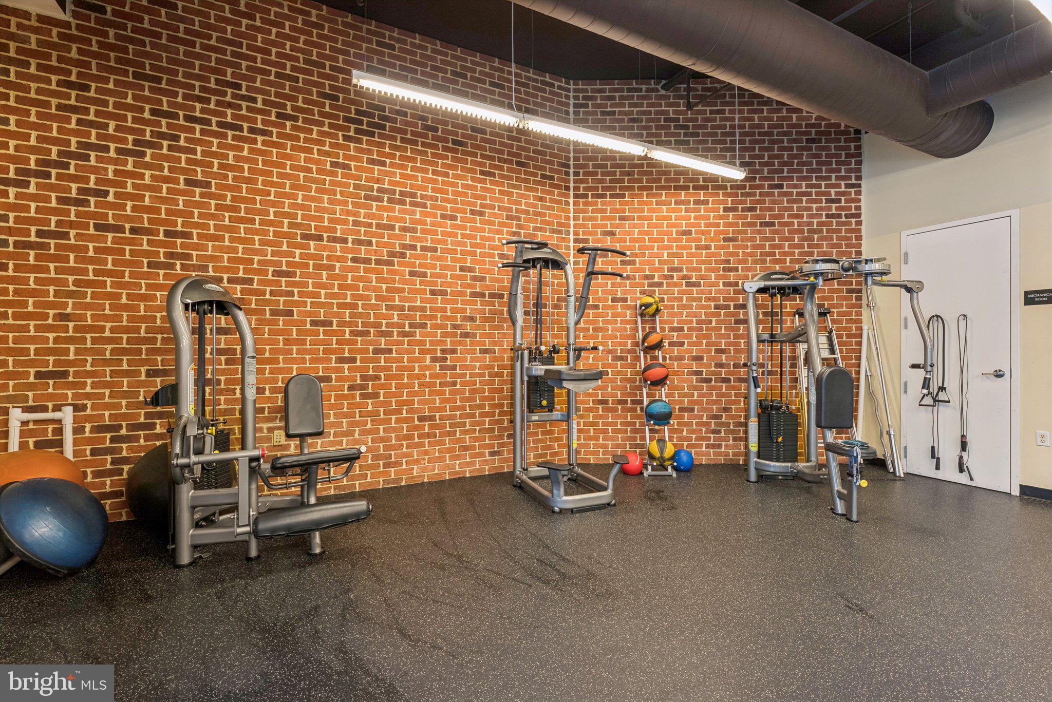 1391 Pennsylvania Ave. Southeast, Unit 403 Washington, DC 20003 - Photo 20 of 34 a view of a room with gym equipment