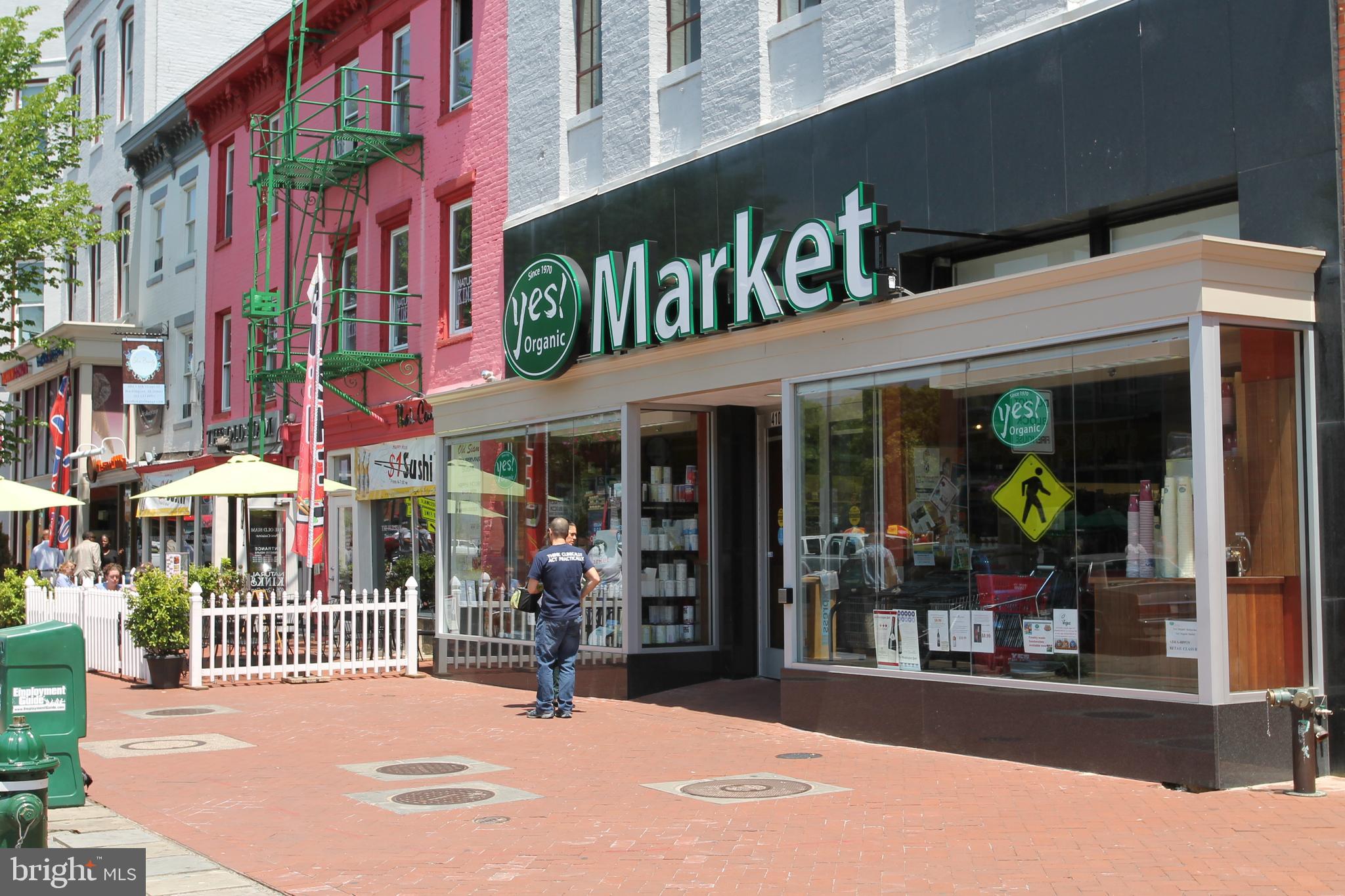1391 Pennsylvania Ave. Southeast, Unit 403 Washington, DC 20003 - Photo 32 of 34 a view of street with sitting area